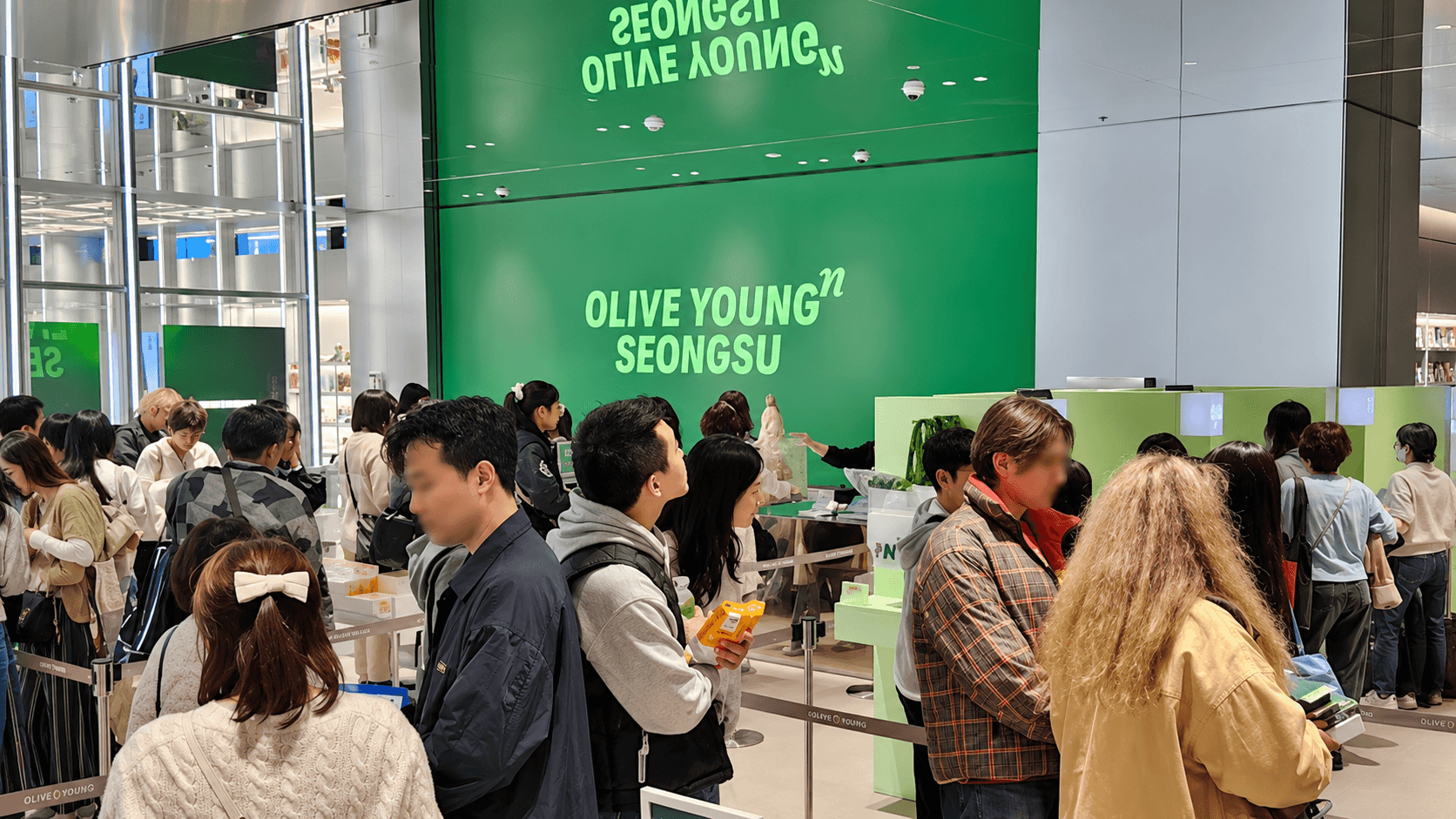 Pablo en Seúl, comprando en persona la fórmula coreana doméstica